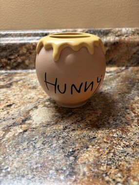 Disney's Winne the Pooh Honey Pot Toothbrush Holder